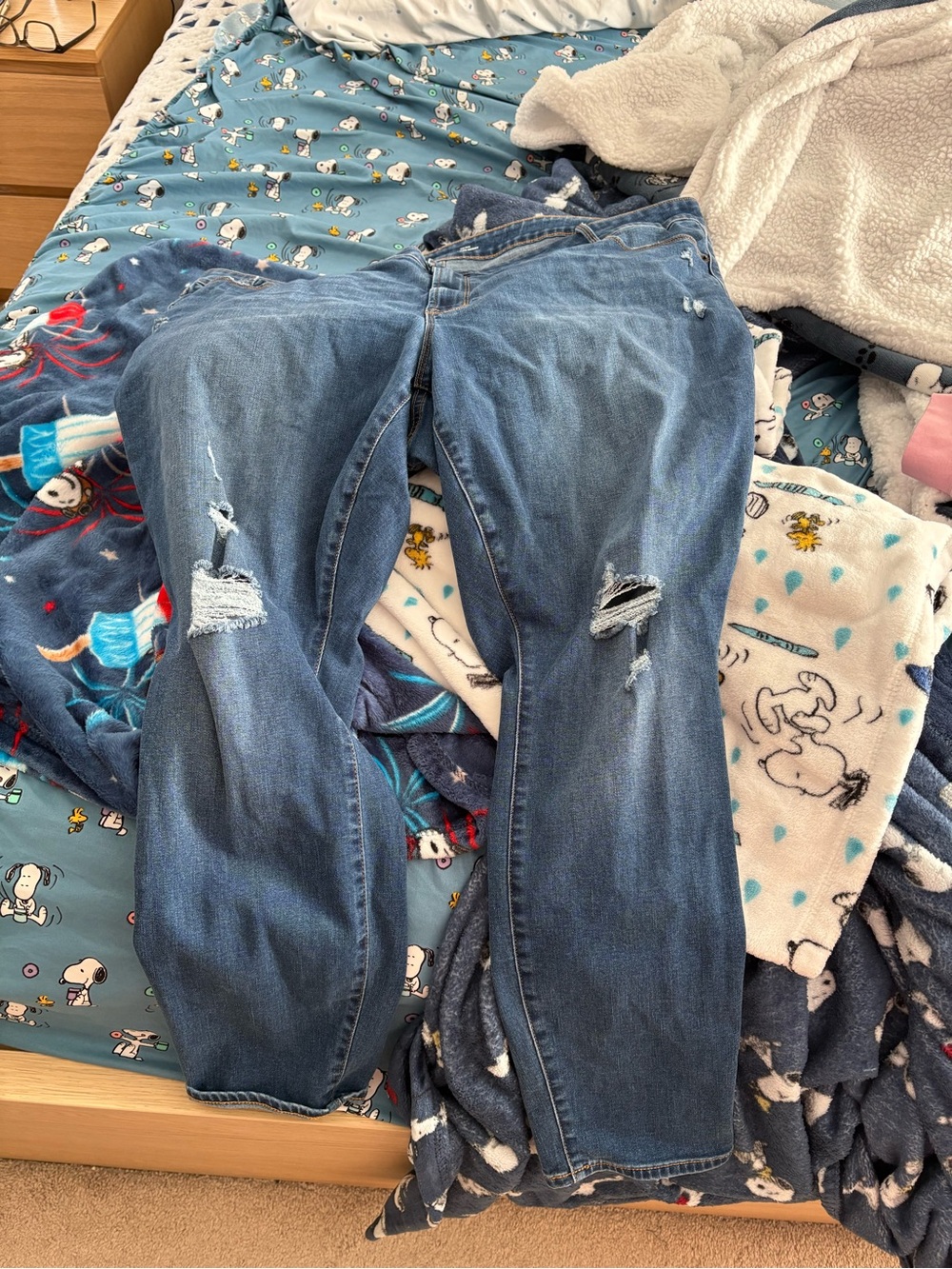 Old Navy Distressed Boyfriend Jeans in Medium Blue